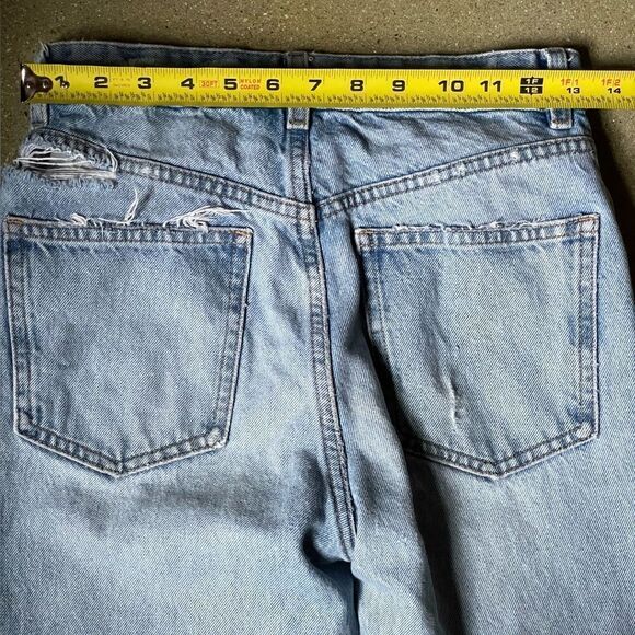 Zara Light Wash Very Distressed 100% Ecologically Grown Cotton Jeans (Size: 4) - Picture 8 of 15
